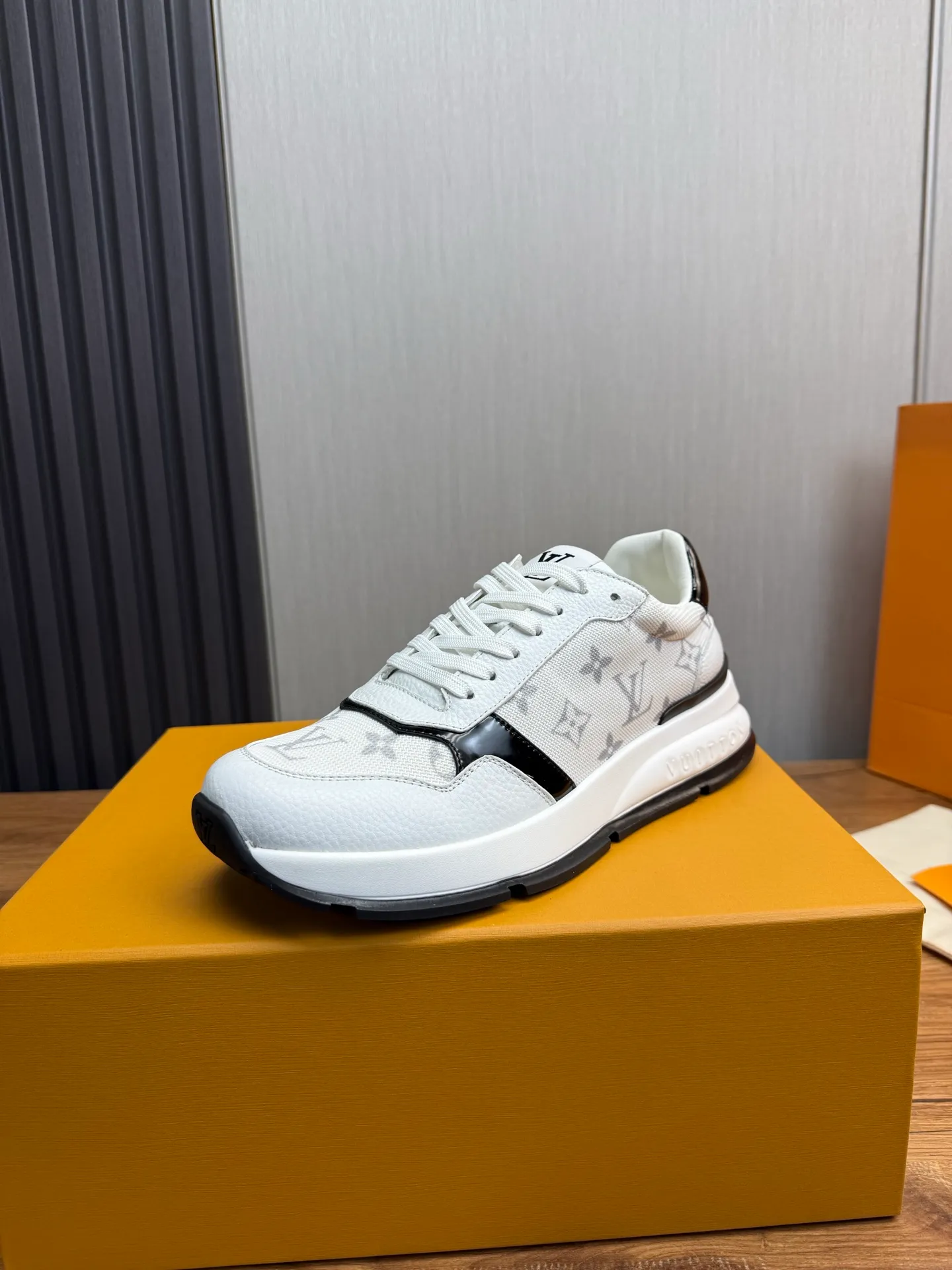 Men's shoes 💰800💰 LOUIS VUITTON [Luden Yiwei] Brand new trendy Lv is on the market 🎁, casual and fashionable men's shoes 👟Original 1:1 shipment✅ The upper is made of imported brand leather + cowhide lining, the original wear-resistant rubber outsole, the version is simple and elegant, exclusive for trendy men. 38-44 (customized at 38.45)